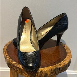 Bandolino Store Display NEW Black Stiletto Heels with Snakeskin Finish 9.5